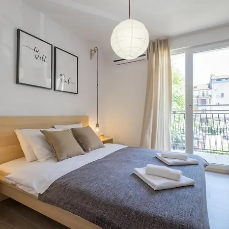 Quiet & Airy Modern Apt. Centre Free Parking Апартамент