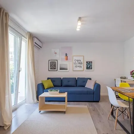 Quiet & Airy Modern Apt. Centre Free Parking Apartament Sofia