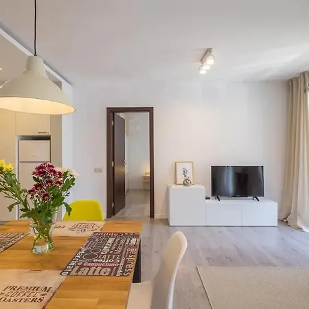 Apartment Quiet & Airy Modern Apt. Centre Free Parking