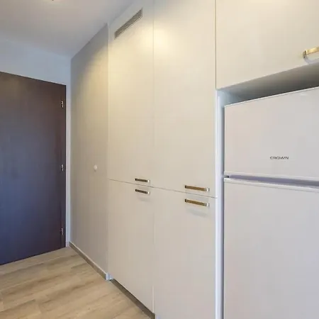 Apartment Quiet & Airy Modern Apt. Centre Free Parking *