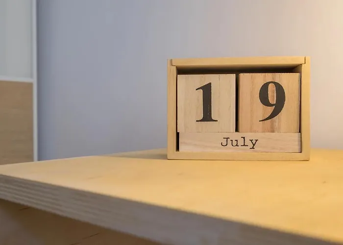 Quiet & Airy Modern Apt. Centre Free Parking *