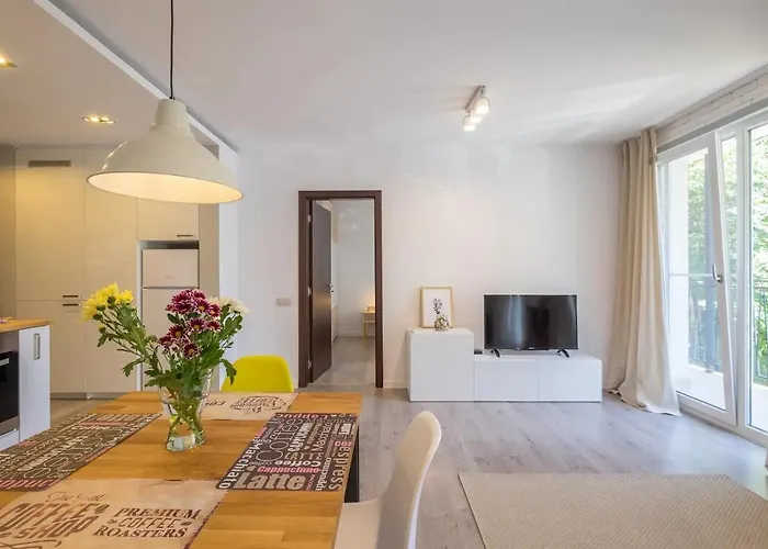 Apartment Quiet & Airy Modern Apt. Centre Free Parking