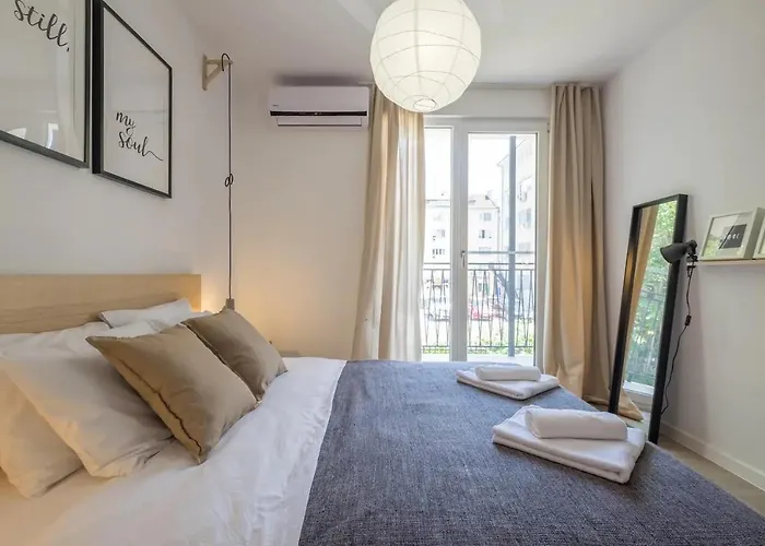 Apartment Quiet & Airy Modern Apt. Centre Free Parking