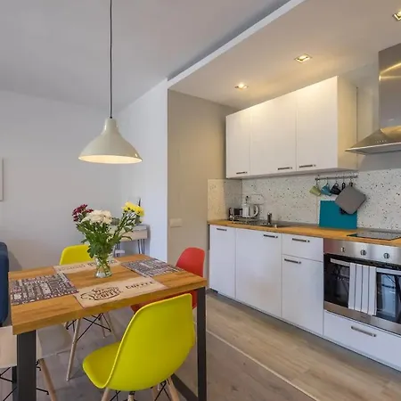 Quiet & Airy Modern Apt. Centre Free Parking Apartmán Sofie