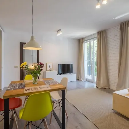 Quiet & Airy Modern Apt. Centre Free Parking Sofie