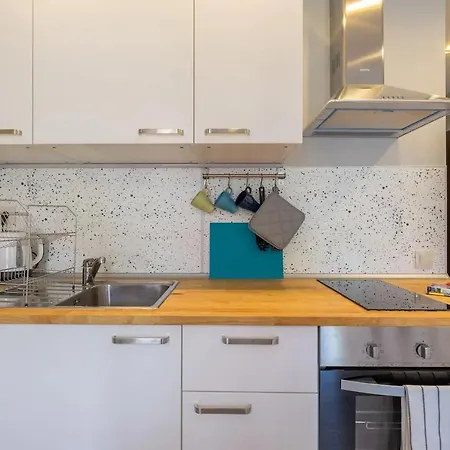 Quiet & Airy Modern Apt. Centre Free Parking Sofie