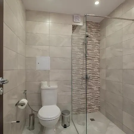 Quiet & Airy Modern Apt. Centre Free Parking Sofie