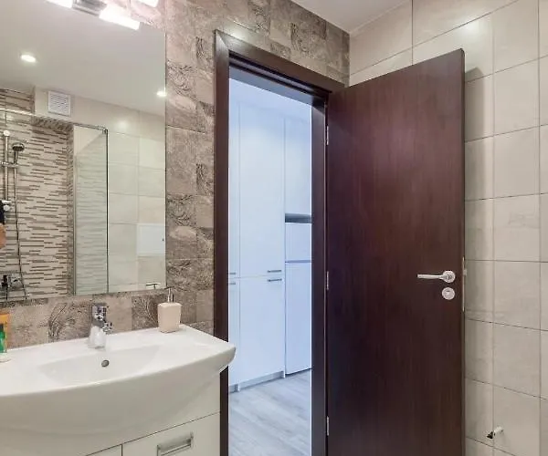 Апартаменты Quiet & Airy Modern Apt. Centre Free Parking София