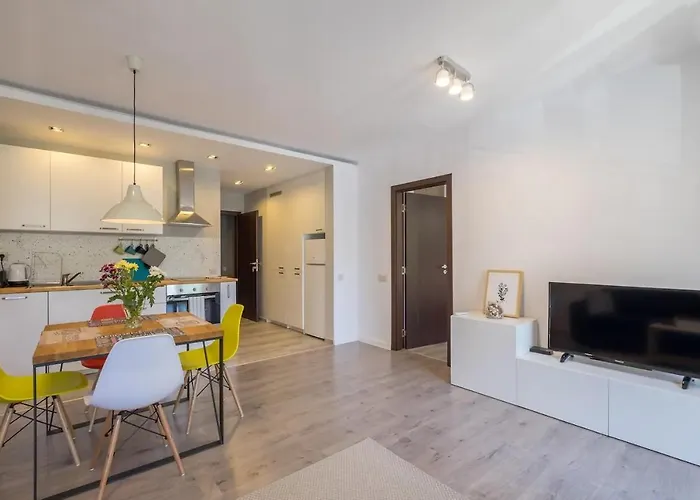 Quiet & Airy Modern Apt. Centre Free Parking * София