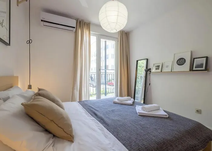 Апартаменты Quiet & Airy Modern Apt. Centre Free Parking София